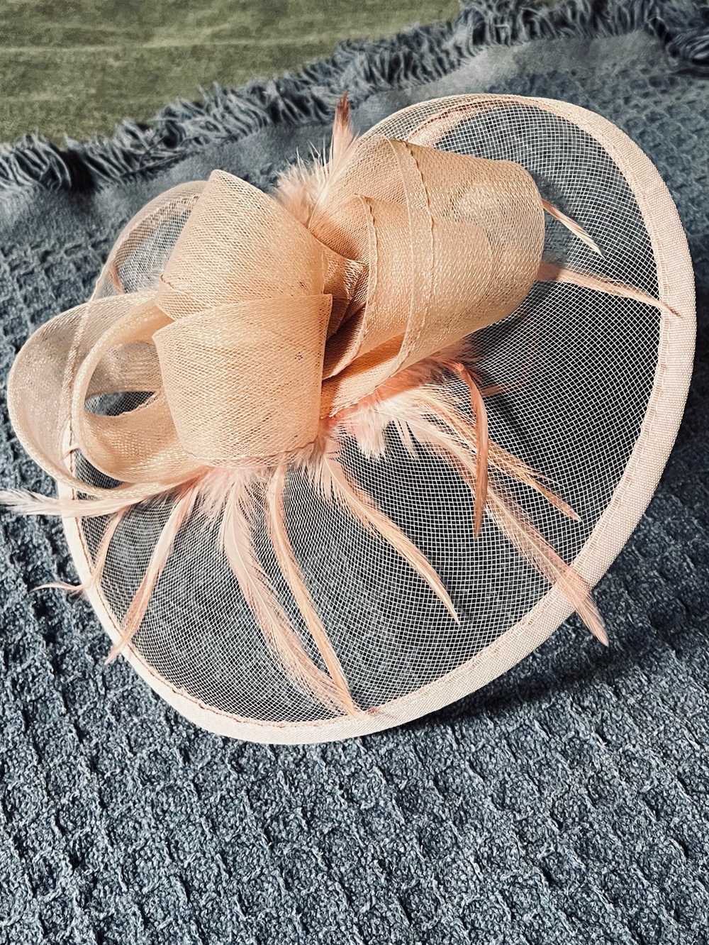 SHEIN pink Feathered Fascinator Hat - Elegant Millinery Accent